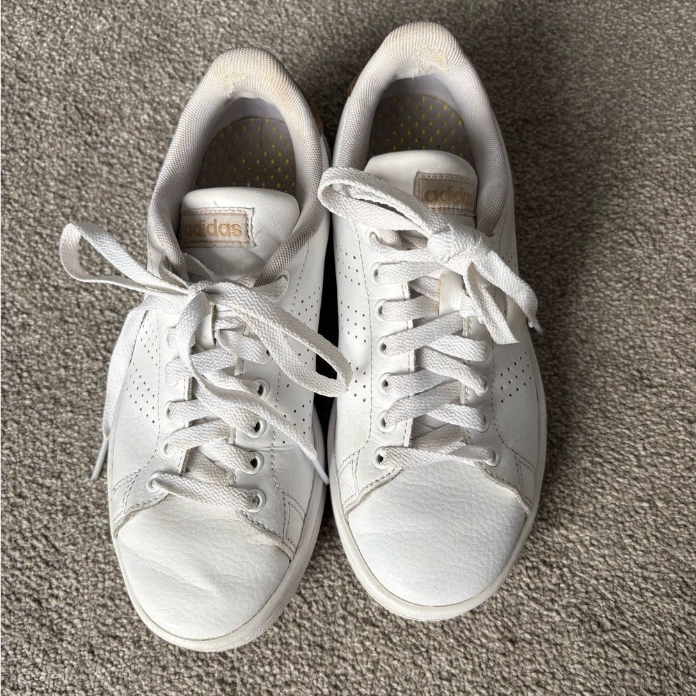 Women’s Adidas Essentials Advantage Shoes white/gold